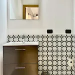 Apartament Madonnella House - Urban Retreat *