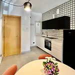 Madonnella House - Urban Retreat Apartament *
