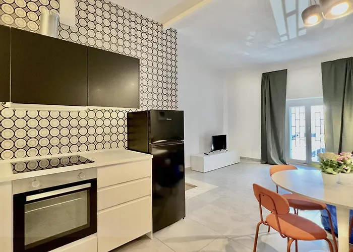 Madonnella House - Urban Retreat * Bari